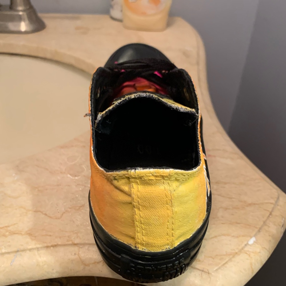 Hand painted custom converse - Picture 4 of 4